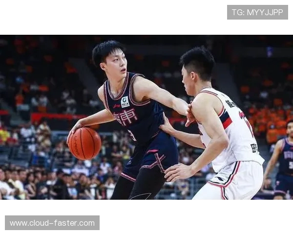 精彩对决：全场比分焦点与关键时刻回顾分析