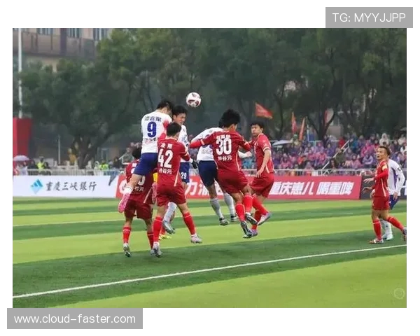 重庆足球队展现出色团队协作精神助力联赛表现分析与点评