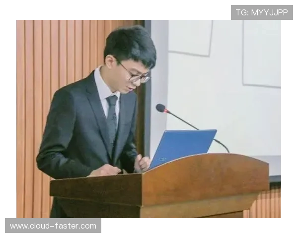 刘铮的成长之路:从青涩少年到职场精英的蜕变与奋斗故事 刘铮的成长之路:从青涩少年到职场精英的蜕变与奋斗故事